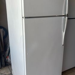 Refrigerator Hotpoint, En Perfectas Condiciones, En Mesquite, Texas, $ 140 Dlls