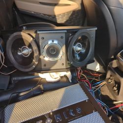 Competition Speakers! 2 6.5 Maybe 4.....4 Super Tweeters Also  Compitition Speakers....Cash Or Trades If It's Good