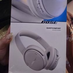 Brand NEW NEVER USED Bose Quiet Comfort Over The Ear Wireless Headphones 