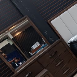 *Last Chance!!!*---Trendy Carolina Dresser/Mirror Sets---Delivery Available🤭