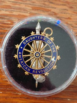 Daughters of the American Revolution (dar)original & name engraved on back of Pin