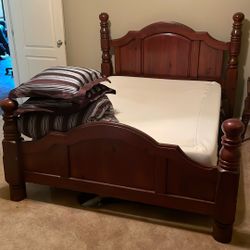 Elegant Oak Bedframe With Full Size Mattress