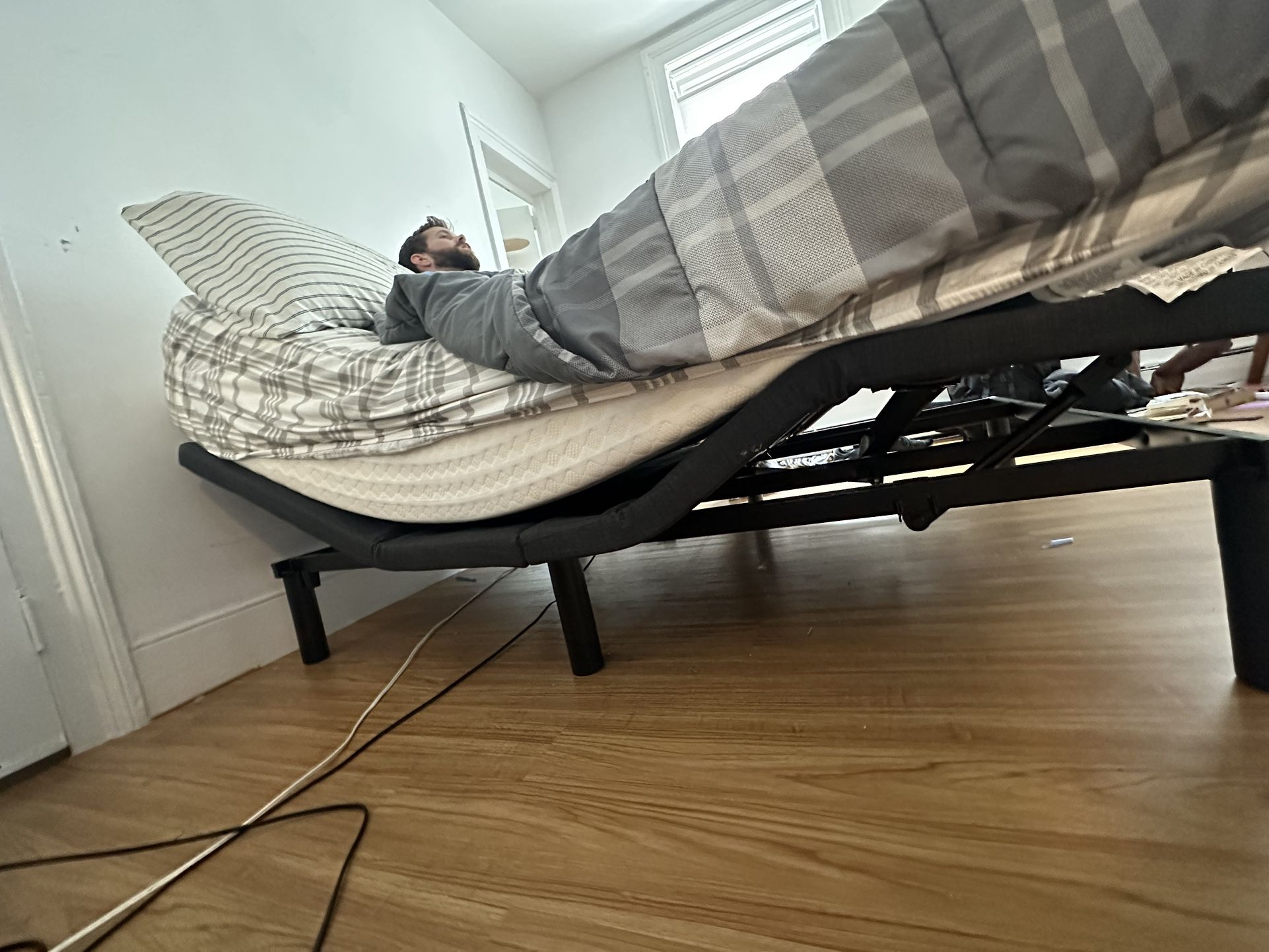 Automatic Bed + Mattress - Member's Mark Queen Premier Adjustable Base with Pillow Tilt and Massage