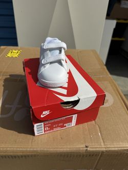 nike toddlers shoe SIZE 8c