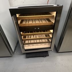 24” Built-In Undercounter Wine Storage Sub-Zero Model: UW-24/S/TH-RH