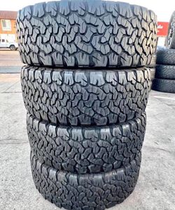285/70/17 Bfgroodrich Selling a set of 4 tires in excellent condition 🫡