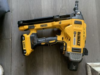 Cordless concrete nail gun