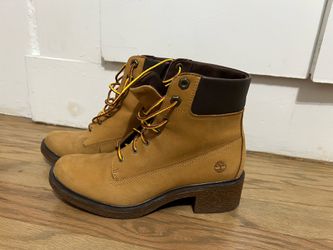 Women’s Timberlands Size 6