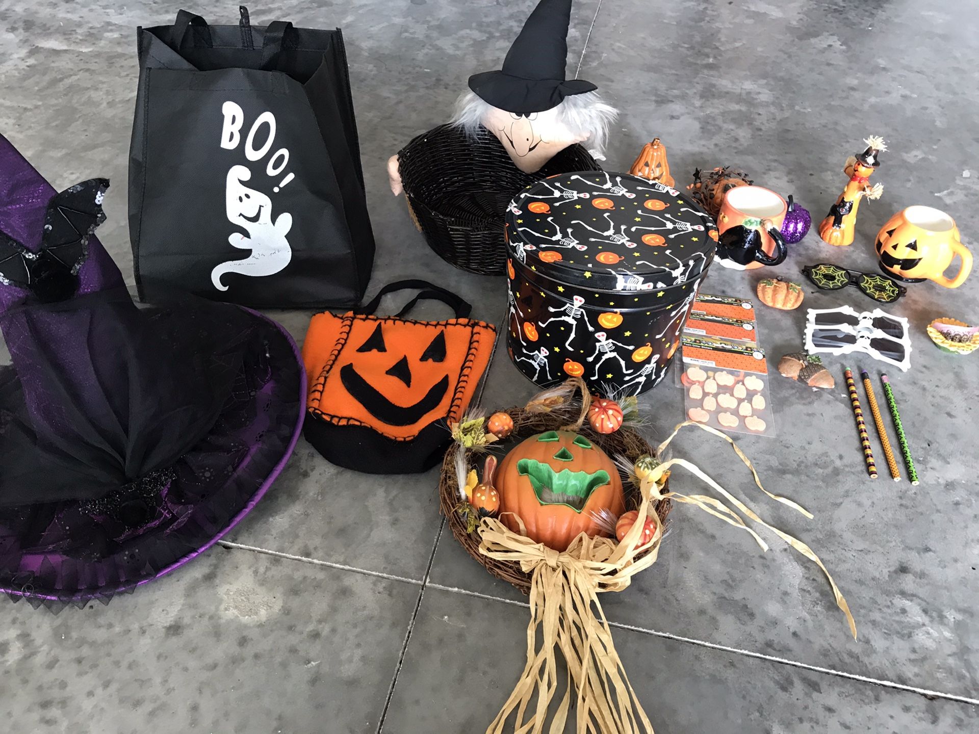 Assorted Halloween 🎃 Items