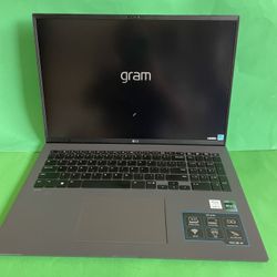 LG Gram 17” (2022) i7 12th Generation 16GB 512GB super light powerful Premium laptop (Evo certified)