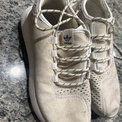 Adidas - Women’s 9.5