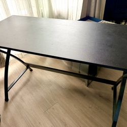 Black Desk 47x22