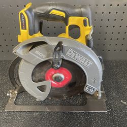 Dewalt 60V  7-1/4” Circular Saw (tool Only)