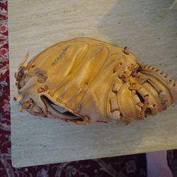Nice Rawlings Catcher's Mitt