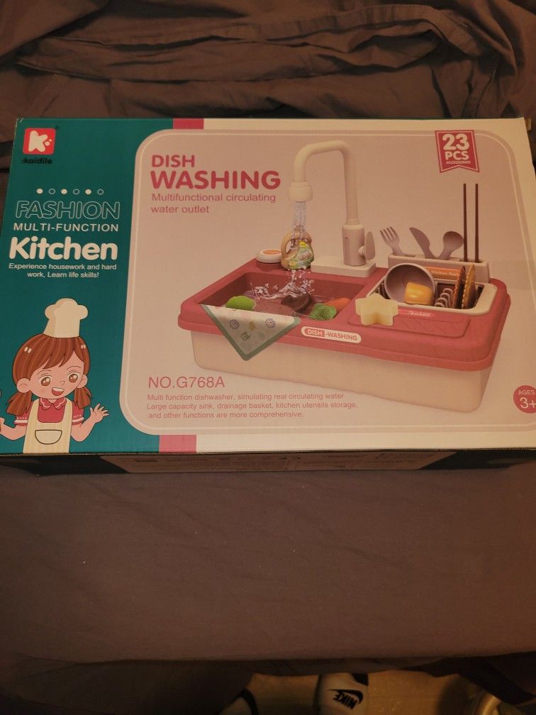 Pretend Kitchen W Running Water