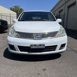 2009 Nissan versa 