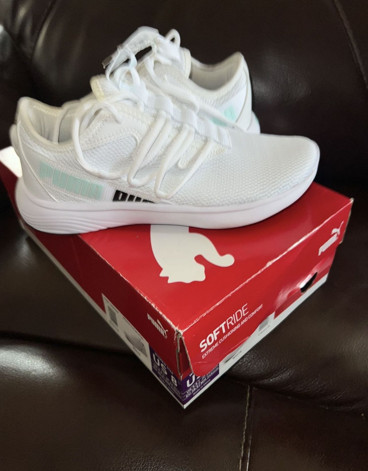 White Pumas