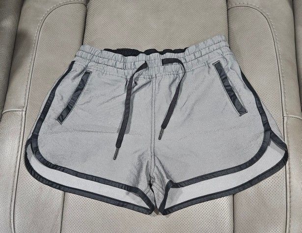 Lululemon Varsity Track Shorts Women’s 4 Linerless Grey Black Tie Waist Pockets