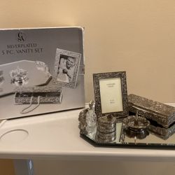 Vanity Set, 5 piece, Sliver Plated made by Godinger Silver Art Company