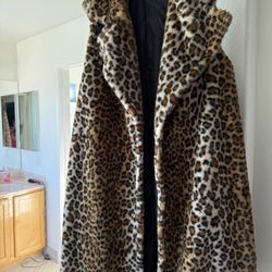 Women’s Size 2X Faux Fur Leopard print Long vest