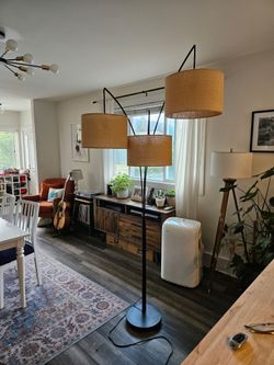 Free floor lamp PENDING