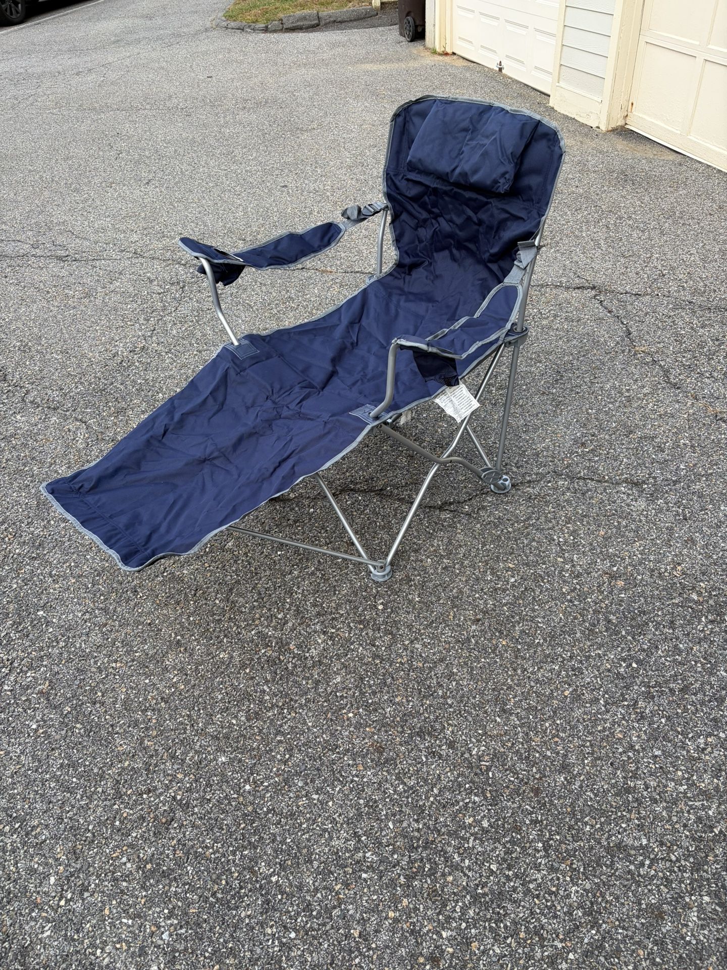 Folding Lounge Chair W/ Case