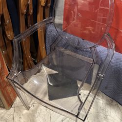 1 Kartell Louis Ghost Clear Resin Chair