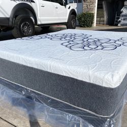 Queen Bamboo Hybrid Cool Gel Memory Foam Mattress!