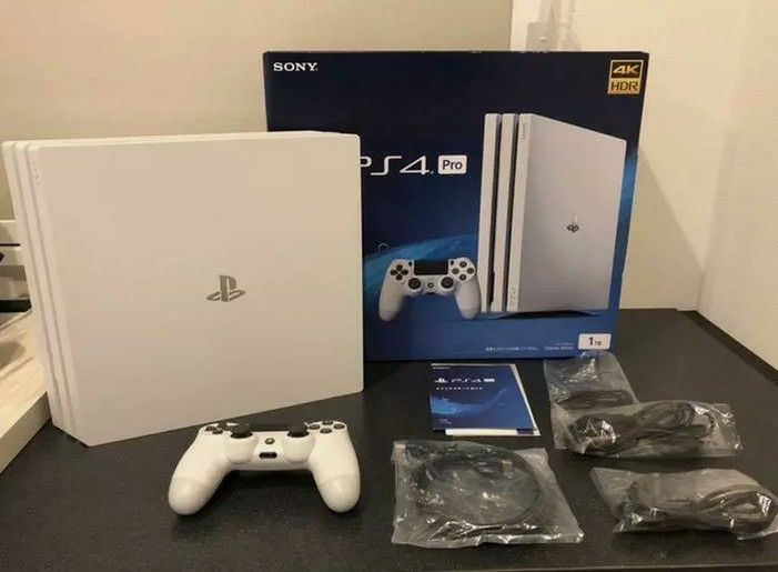 Ps4  Complete With  Cosole