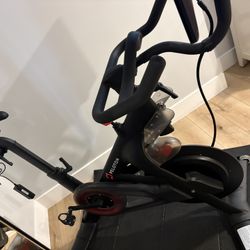 Excellent Condition Peloton Bike