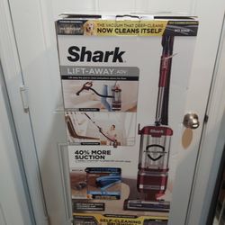 Shark Lift-Away ADV Vacuum Cleaner