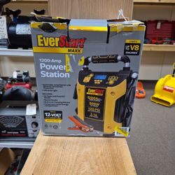 Everstart Maxx 1200 Amp Power Station 