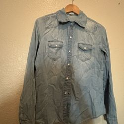 Button Up Shirt Women’s Shirt Medium 