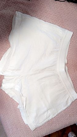 White Casual Shorts with Elastic Waistband SIZE: XL