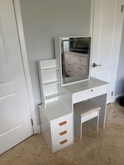 BRAND NEW Vanity