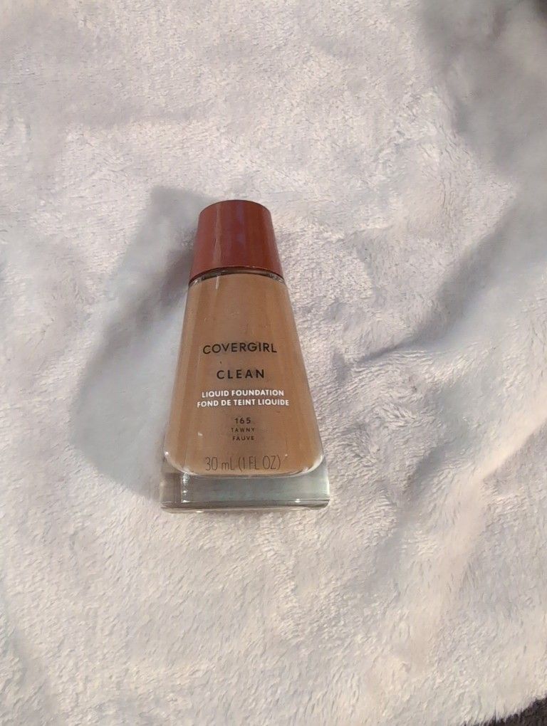 CoverGirl Clean Foundation 165 Tawny Fauve