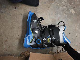 Salomon X120 Ski Boots Size 25.5