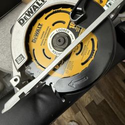 Dewalt  Saw