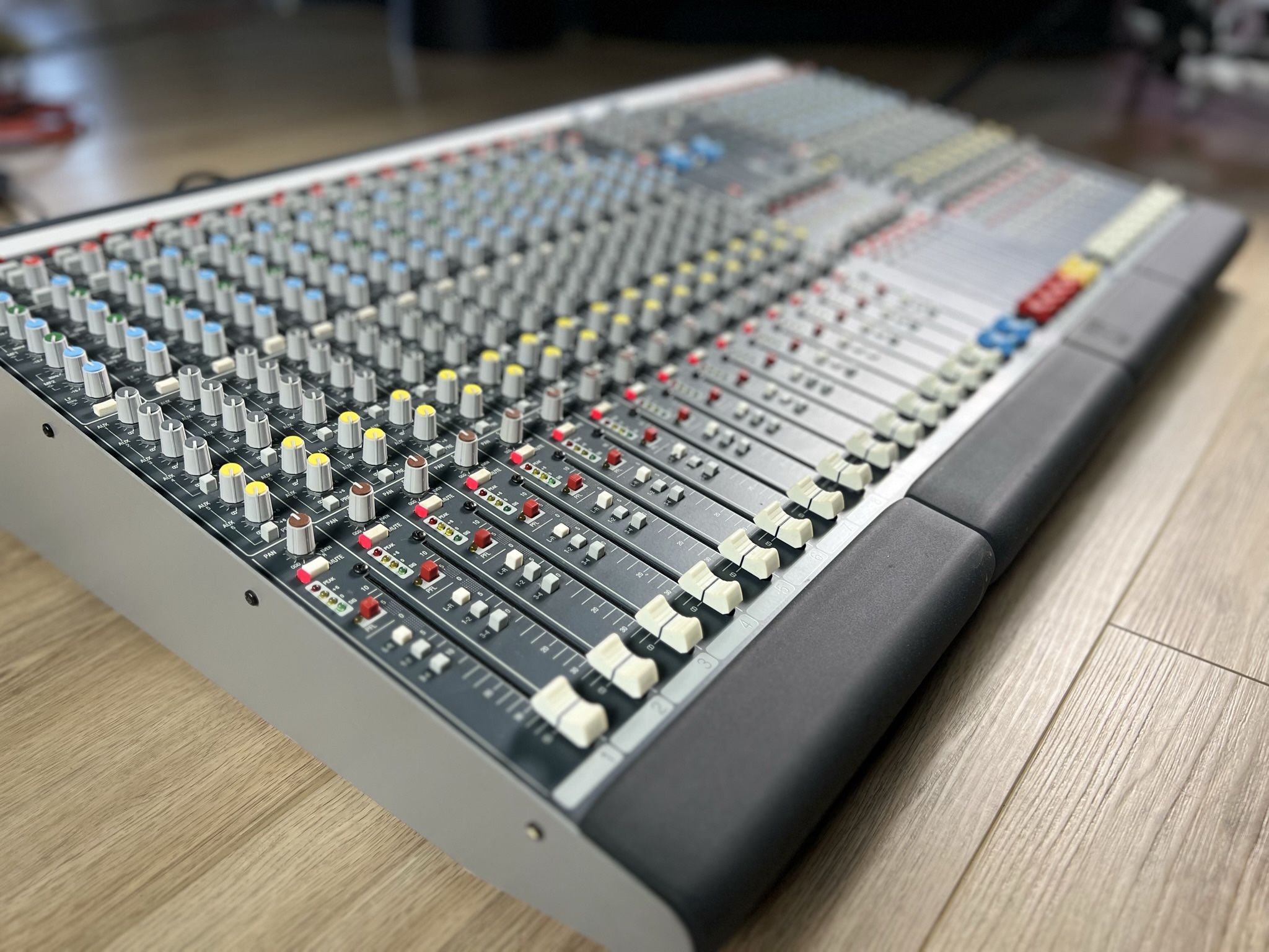 Allen & Heath GL2200 24 Channel Mixer In excellent condition