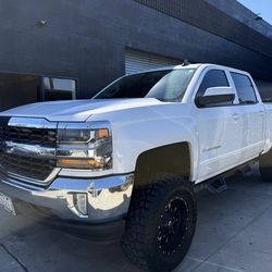 2016 Chevrolet Silverado 1500 Crew Cab – Lifted & Loaded!