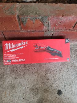 Milwaukee M12 Cordless Copper Tubing Cutter