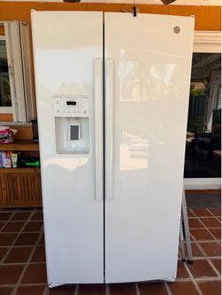 GE Double Door White Refrigerator- Great Condition