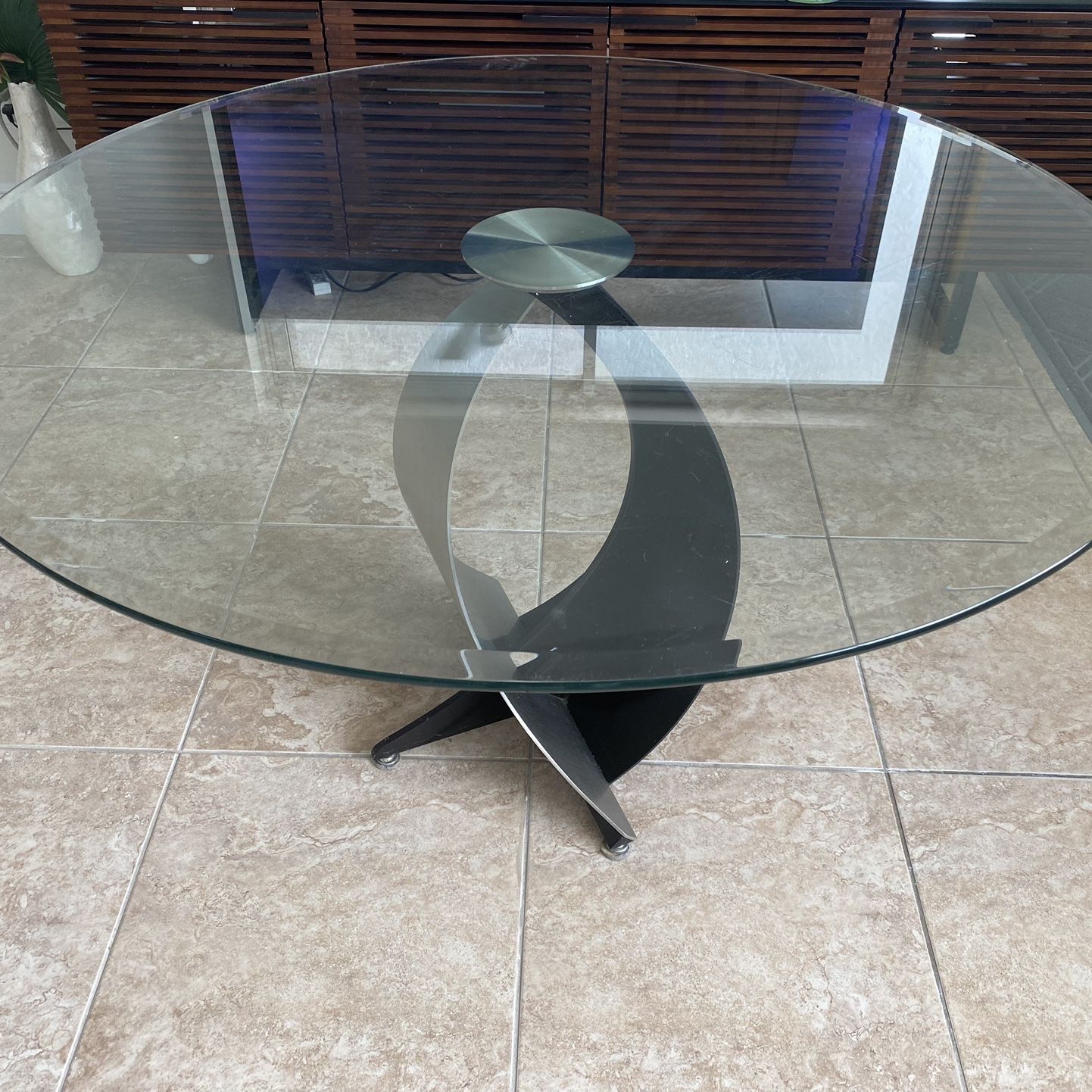 Elite Modern 48” Regatta Round Glass Dinning Table