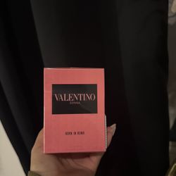 Valentino Donna Born in roma perfume