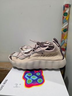 Nike Mind 002 Flyknit Men's size 10 Fossil Stone Plum Eclipse