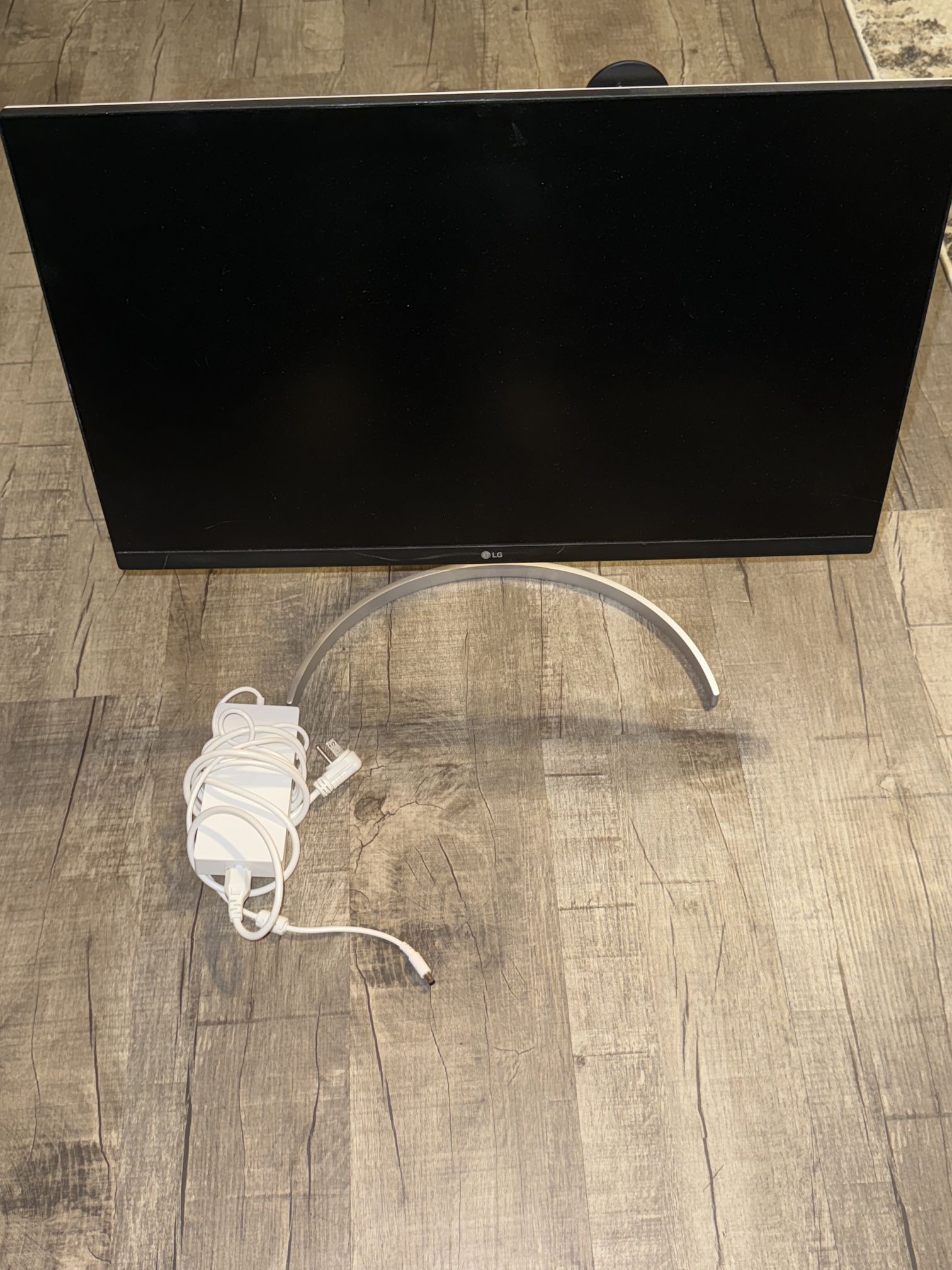 LG 27 inch 4k@60HZ MONITOR