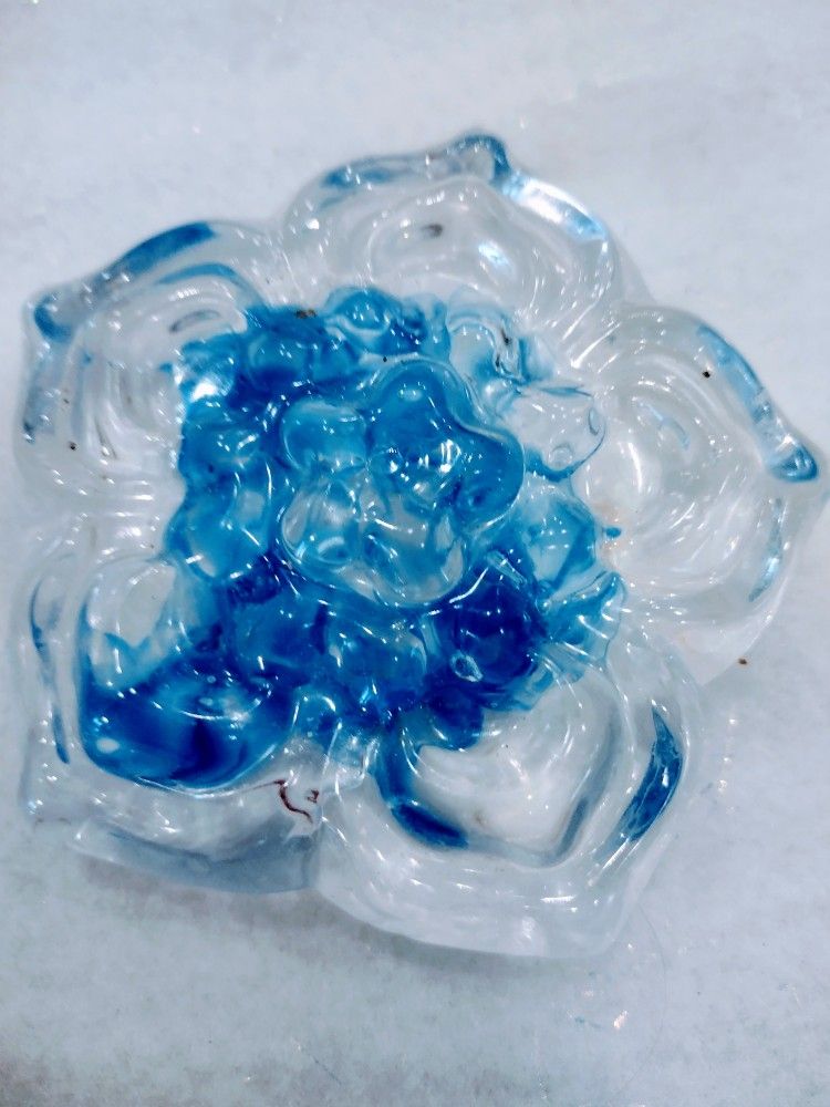 3.75" Flower Sculpted Glass Paperweight