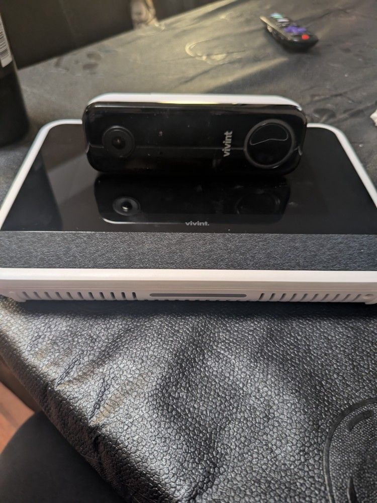 Vivint Security System Monitor And Door Bell Camera