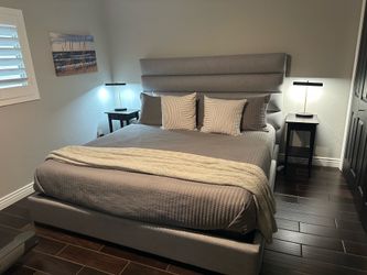 King Bed Set – Upholstered Bed Frame, Mattress & Box Springs