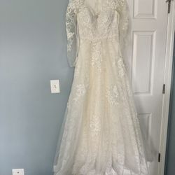 Oleg Cassini Size 4 Wedding Dress And Accessories 